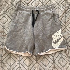 NIKE mens basketball gray sweat shorts